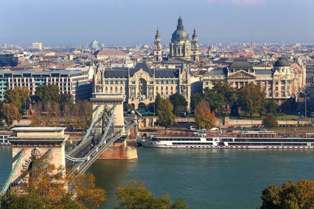 1200px-Budapest_Hungary_explored_14995308504