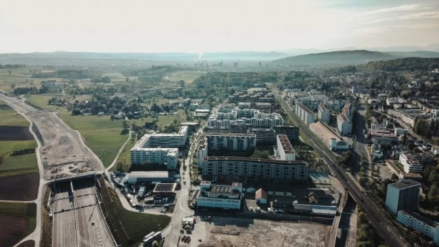 chris-zueger-Taif6xVbOfE-unsplash